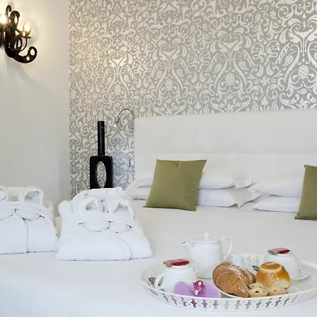 بيت ضيافة La Piazzetta 4*